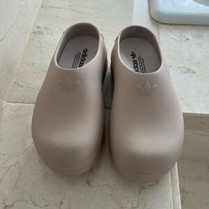 NEW Adidas ADIFOM STAN SMITH MULES beige sz 6